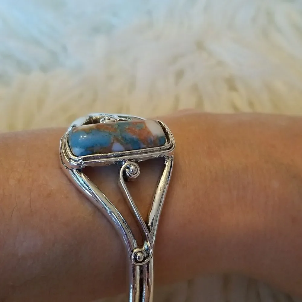 ❤️Bangle Bracelet silvertone with Turquoise stone